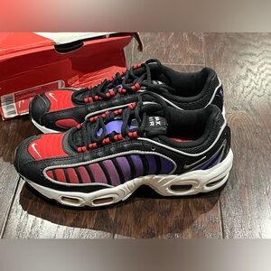 Nike Air Max Tailwind 4 Sneakers Women Size 7.5 Black Purple Red CQ9962-001 NEW*